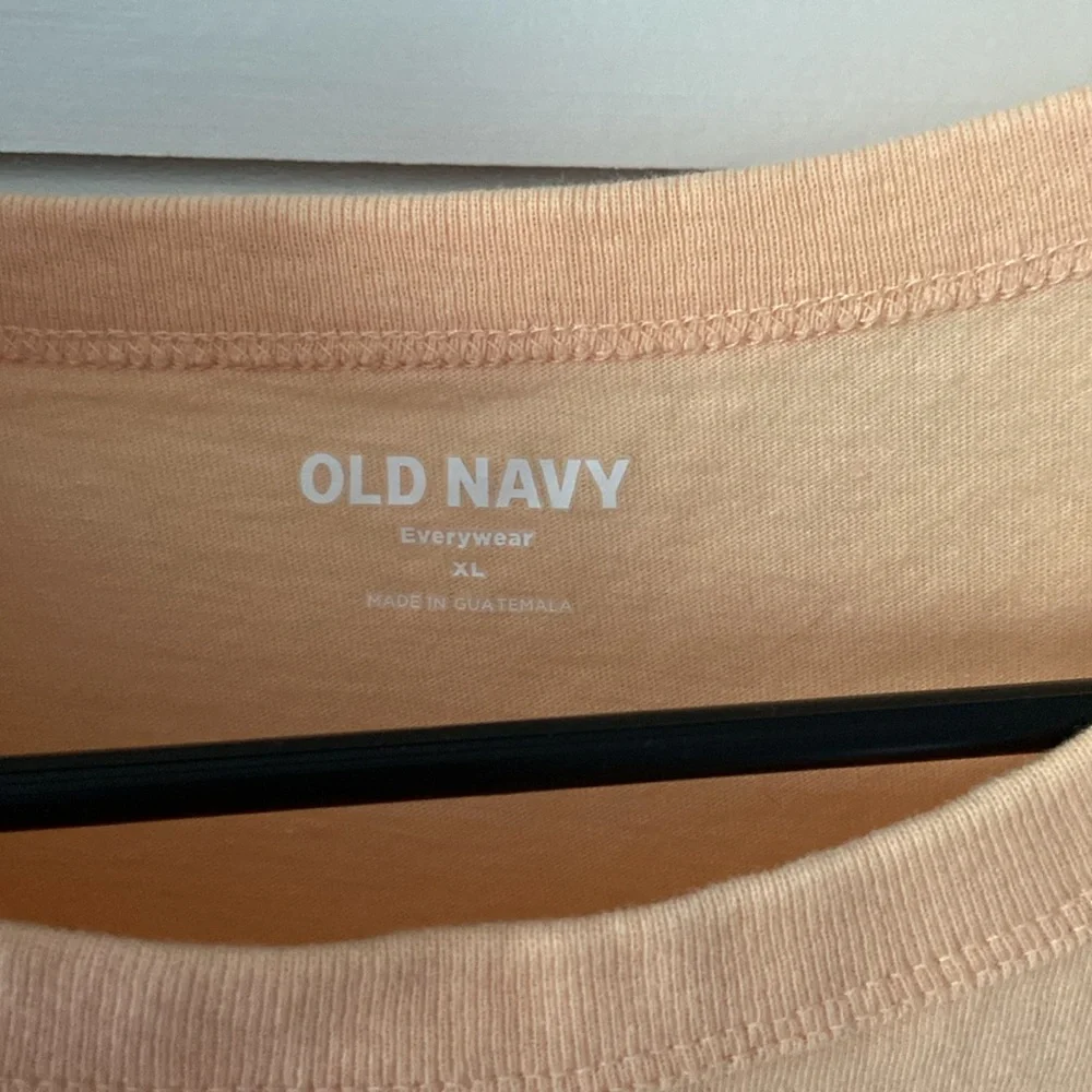 Old Navy Tshirt Size XL - Picture 3 of 6
